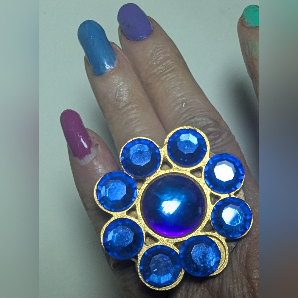 Wendy Gell ring round stones cabochons.